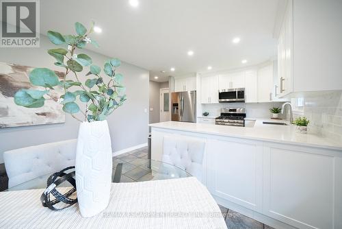 445 Powerline Road, Brantford, ON - Indoor Photo Showing Kitchen With Upgraded Kitchen
