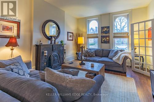 113 Dufferin Avenue, Brantford, ON - Indoor Photo Showing Living Room