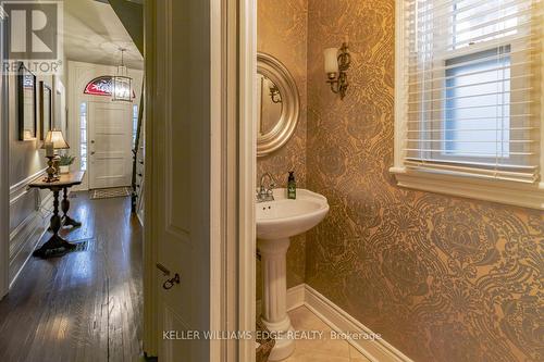 113 Dufferin Avenue, Brantford, ON - Indoor Photo Showing Bathroom