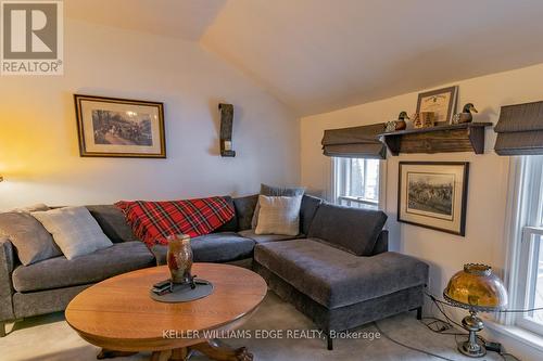 113 Dufferin Avenue, Brantford, ON - Indoor Photo Showing Living Room