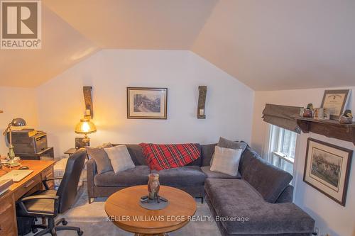 113 Dufferin Avenue, Brantford, ON - Indoor Photo Showing Living Room