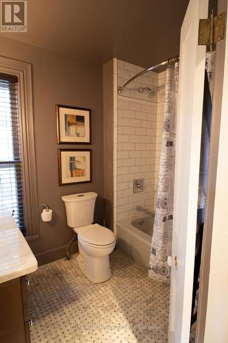 113 Dufferin Avenue, Brantford, ON - Indoor Photo Showing Bathroom