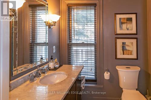 113 Dufferin Avenue, Brantford, ON - Indoor Photo Showing Bathroom