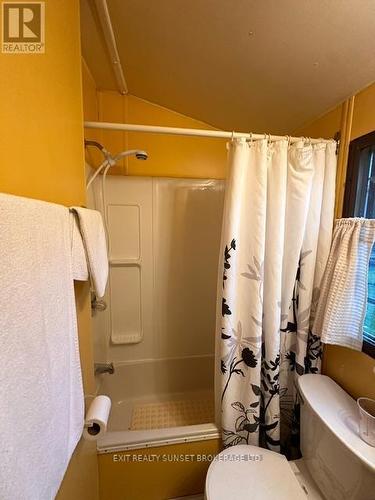 314 - 1802 County Rd 121, Kawartha Lakes, ON - Indoor Photo Showing Bathroom