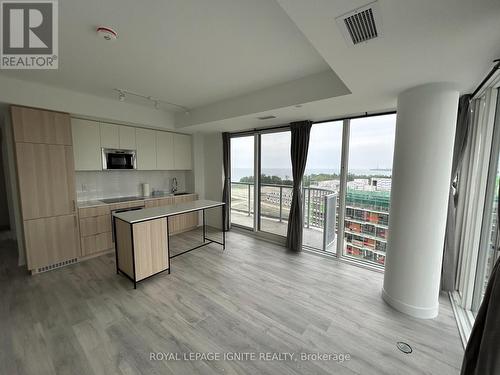 1312 - 220 Missinnihe Way, Mississauga, ON - Indoor Photo Showing Kitchen