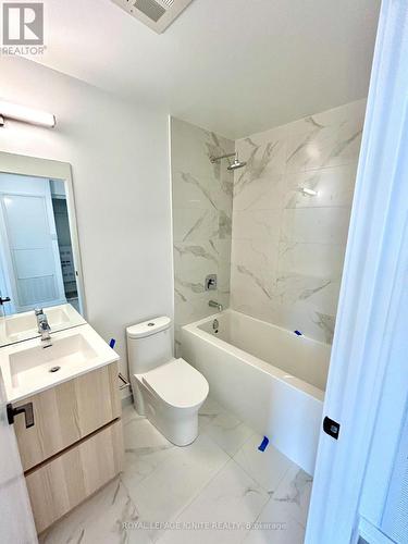 1312 - 220 Missinnihe Way, Mississauga, ON - Indoor Photo Showing Bathroom