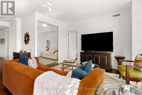 601 - 170 Avenue Road, Toronto (Annex), ON - Indoor Photo Showing Living Room