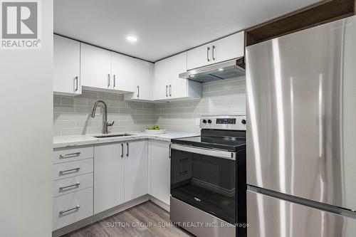 323 Cannon Street E, Hamilton, ON - Indoor Photo Showing Kitchen With Upgraded Kitchen