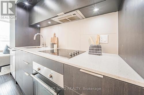 522 - 55 Regent Park Boulevard, Toronto, ON - Indoor Photo Showing Kitchen With Upgraded Kitchen
