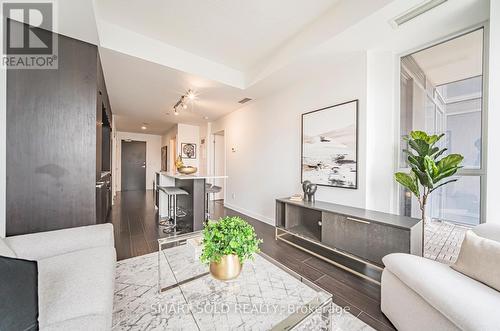 522 - 55 Regent Park Boulevard, Toronto, ON - Indoor Photo Showing Living Room