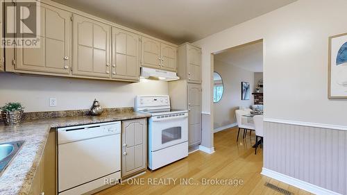 139 - 270 Timberbank Boulevard, Toronto, ON - Indoor Photo Showing Kitchen