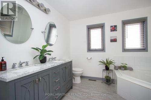 4 Aldcroft Crescent, Clarington, ON - Indoor Photo Showing Bathroom