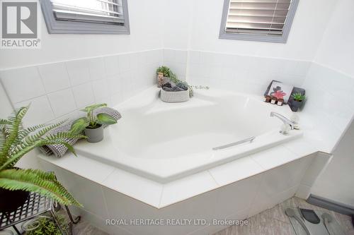 4 Aldcroft Crescent, Clarington, ON - Indoor Photo Showing Bathroom