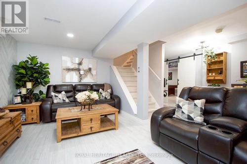 4 Aldcroft Crescent, Clarington, ON - Indoor Photo Showing Living Room