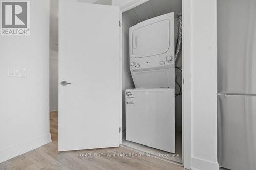 318 - 185 Deerfield Road, Newmarket (Central Newmarket), ON - Indoor Photo Showing Laundry Room