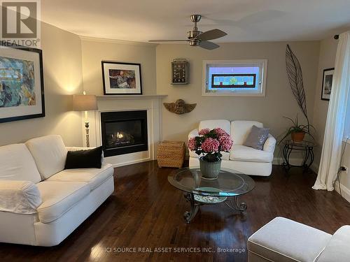 20 Bayview Drive, Barrie (Allandale Centre), ON - Indoor Photo Showing Living Room With Fireplace