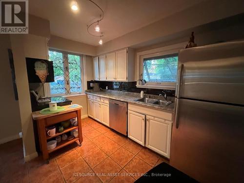 20 Bayview Drive, Barrie (Allandale Centre), ON - Indoor Photo Showing Kitchen With Double Sink