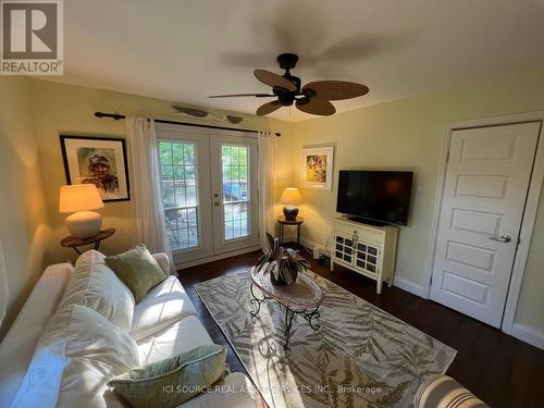 20 Bayview Drive, Barrie (Allandale Centre), ON - Indoor Photo Showing Living Room