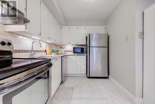 308 - 1300 Marlborough Court, Oakville (College Park), ON - Indoor Photo Showing Kitchen