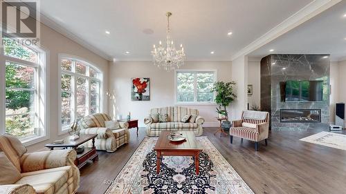 1286 Cambridge Drive W, Oakville (Eastlake), ON - Indoor Photo Showing Living Room