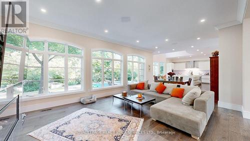 1286 Cambridge Drive W, Oakville (Eastlake), ON - Indoor Photo Showing Living Room