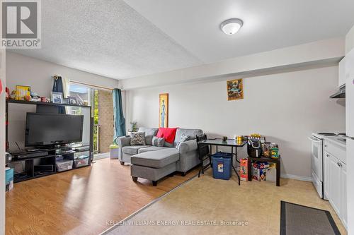 409 - 310 Kingsdale Avenue, Kingston, ON - Indoor Photo Showing Living Room