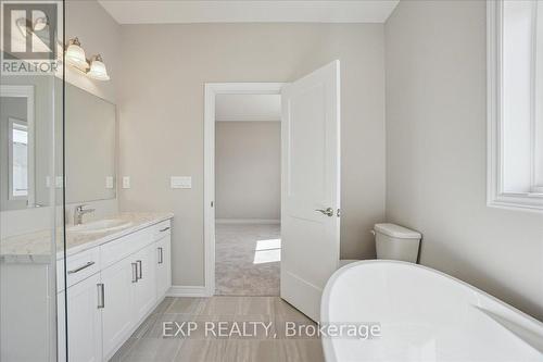 137 Devonleigh Gate, Grey Highlands (Markdale), ON - Indoor Photo Showing Bathroom