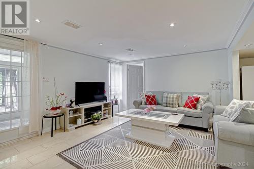 85 Letchworth Crescent, Toronto (Downsview-Roding-Cfb), ON - Indoor Photo Showing Living Room