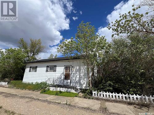 107 Railway Avenue, Lucky Lake, SK - Outdoor