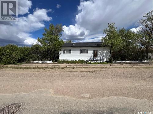 107 Railway Avenue, Lucky Lake, SK - Outdoor