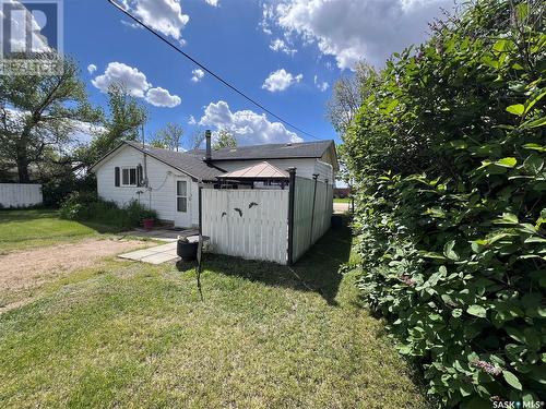 107 Railway Avenue, Lucky Lake, SK - Outdoor