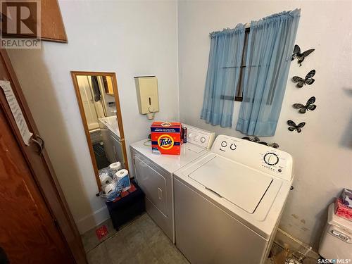 107 Railway Avenue, Lucky Lake, SK - Indoor Photo Showing Laundry Room