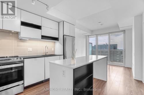 3812 - 4065 Confederation Parkway, Mississauga, ON - Indoor Photo Showing Kitchen With Upgraded Kitchen