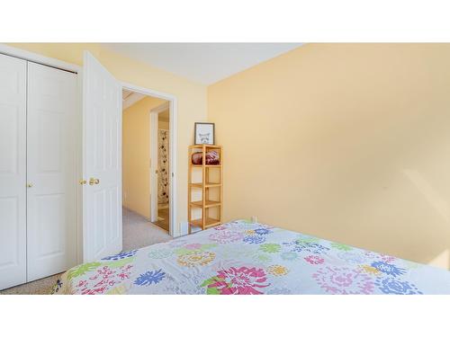 118 - 4835 Radium Boulevard, Radium Hot Springs, BC - Indoor Photo Showing Bedroom