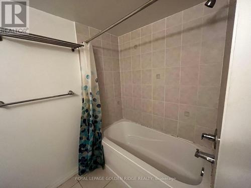 1202 - 2015 Sheppard Avenue E, Toronto, ON - Indoor Photo Showing Bathroom