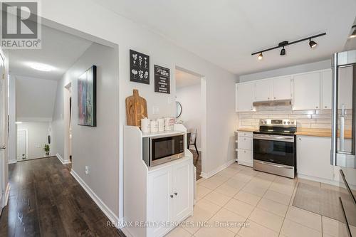 32 - 32 Mcmullen Crescent, Brampton, ON - Indoor Photo Showing Kitchen