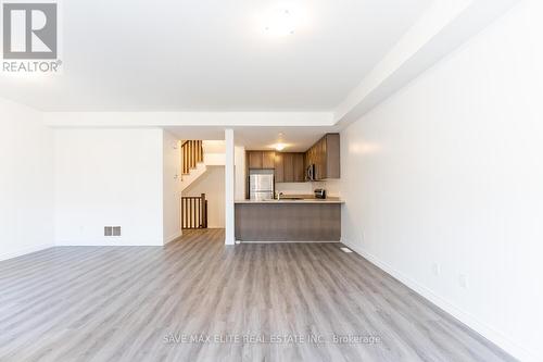 136 - 77 Diana Avenue, Brantford, ON - Indoor Photo Showing Kitchen