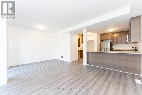 136 - 77 Diana Avenue, Brantford, ON - Indoor Photo Showing Kitchen