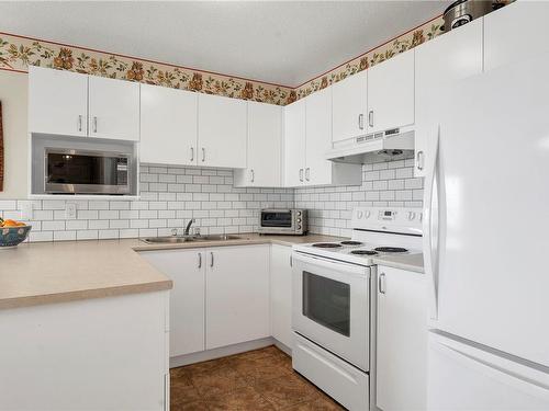 203B-670 Island Hwy South, Campbell River, BC - Indoor Photo Showing Kitchen With Double Sink