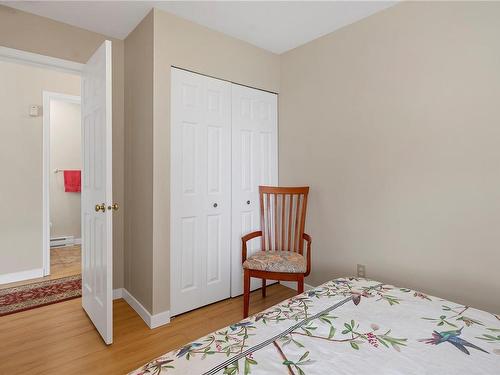 203B-670 Island Hwy South, Campbell River, BC - Indoor Photo Showing Bedroom