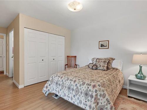 203B-670 Island Hwy South, Campbell River, BC - Indoor Photo Showing Bedroom