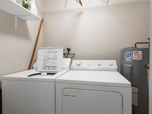 203B-670 Island Hwy South, Campbell River, BC - Indoor Photo Showing Laundry Room