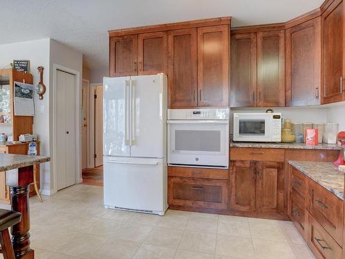 1783 Old Ferry Road, Kamloops, BC - Indoor Photo Showing Kitchen