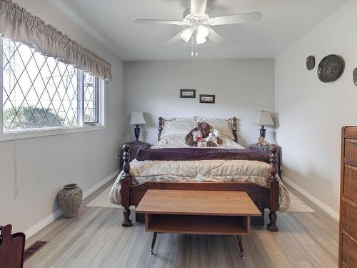 1783 Old Ferry Road, Kamloops, BC - Indoor Photo Showing Bedroom