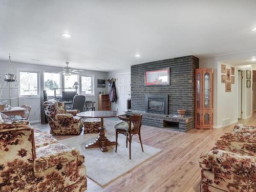 1783 Old Ferry Road, Kamloops, BC - Indoor Photo Showing Living Room With Fireplace