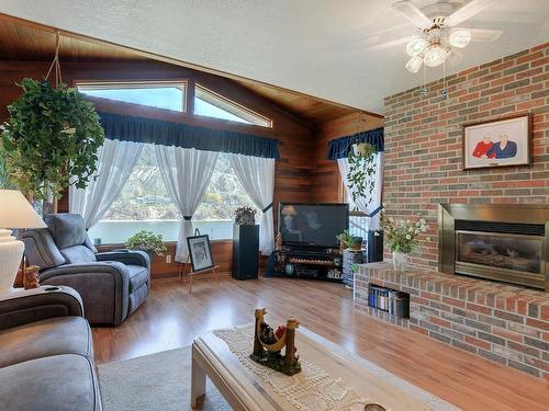 1783 Old Ferry Road, Kamloops, BC - Indoor Photo Showing Living Room With Fireplace