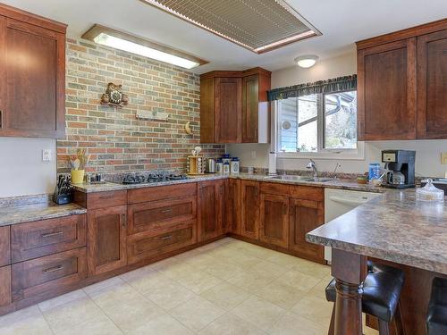 1783 Old Ferry Road, Kamloops, BC - Indoor Photo Showing Kitchen With Double Sink