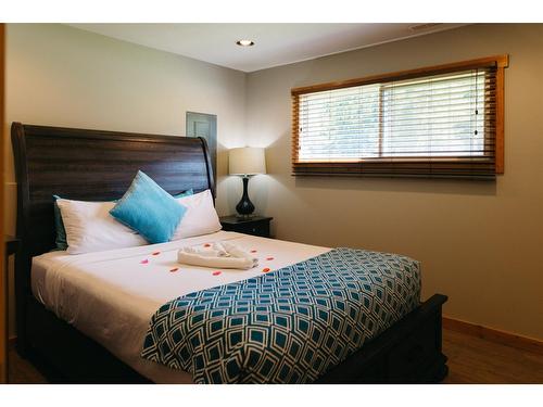 661 Golden Donald Upper Rd, Golden, BC - Indoor Photo Showing Bedroom