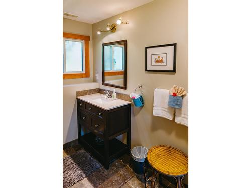 661 Golden Donald Upper Rd, Golden, BC - Indoor Photo Showing Bathroom