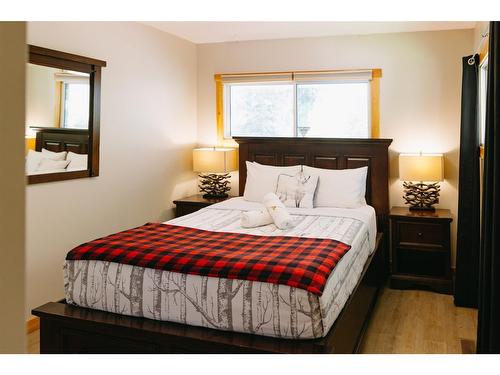 661 Golden Donald Upper Rd, Golden, BC - Indoor Photo Showing Bedroom